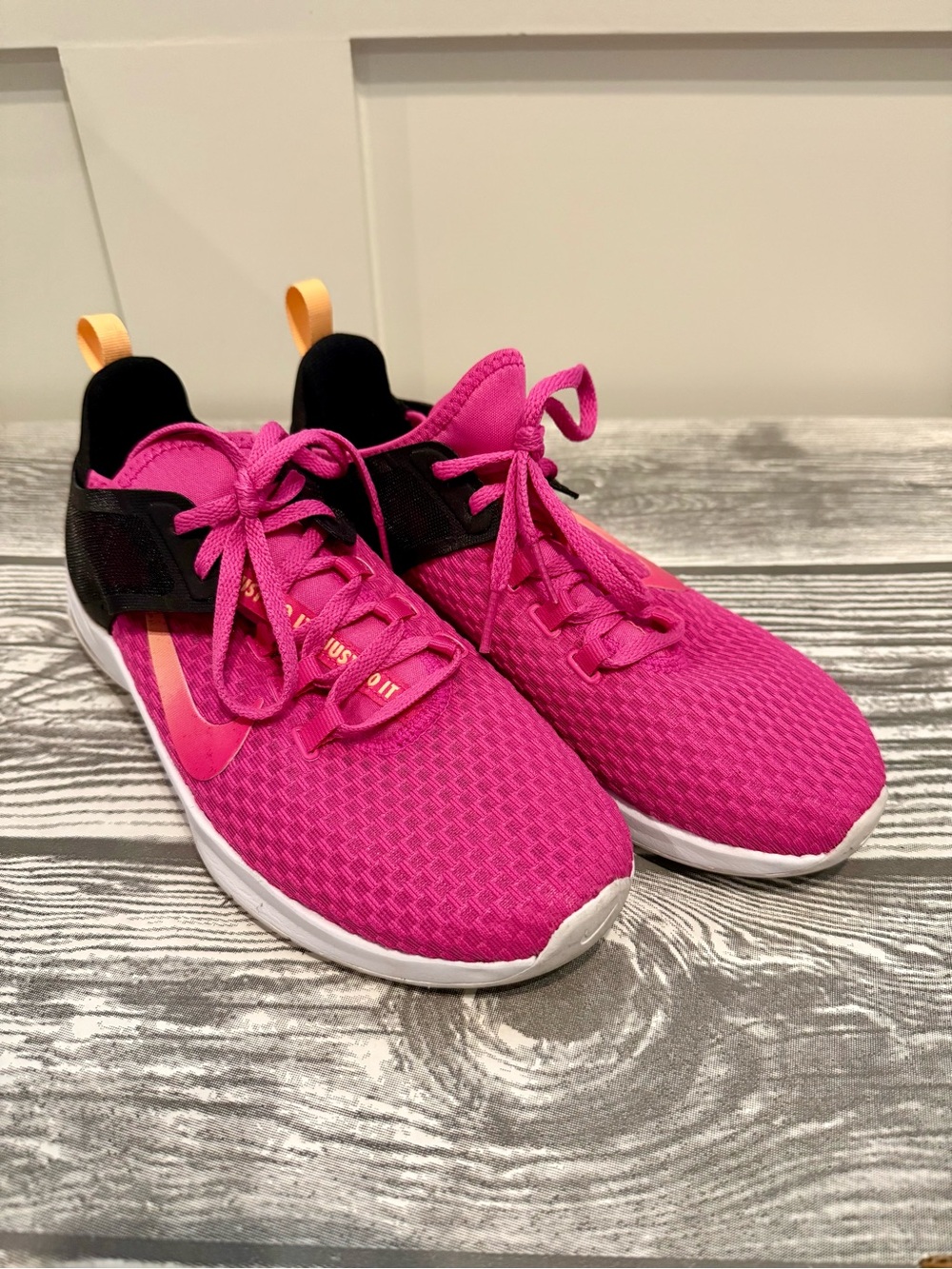 Women’s Nike Air Max Bella Pink Athletic Sneakers with Black Accent - 7.5